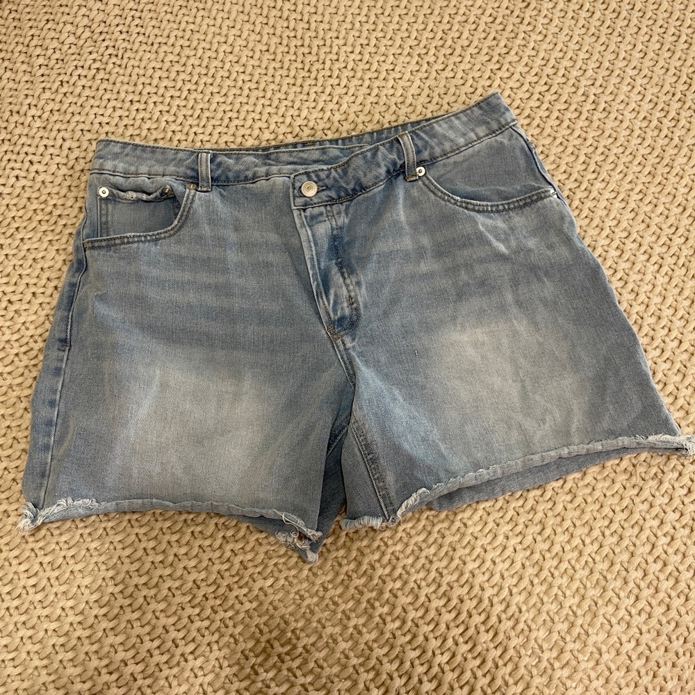 No Boundries Asymmetrical Button Jean Shorts, size 15